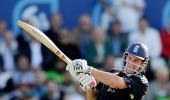 Strauss ton lifts England to victory over Pakistan
