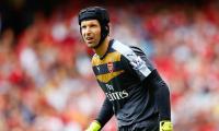 Cech's injury dents Arsenal's title hopes