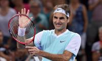 Federer battles past Dimitrov, Azarenka sails into final