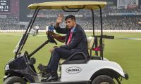 WATCH: Cricket legends take lap of honour at Eden Gardens