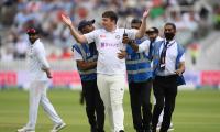 Bottle cork hurled at Rahul, 'India fan' enters field