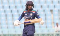 Mithali completes 10,000 runs; cricketers laud her