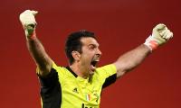 Lisbon club luring Buffon with sweets, museum tickets