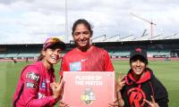 WWBL: Harmanpreet shines as Renegades defeat sixers