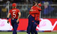 T20 WC: Eng batters flop but down B'desh by 21 runs