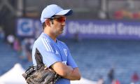 Beleaguered Gambhir gets Shastri backing