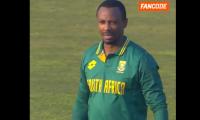 Unbelievable! SA coach becomes substitute fielder 