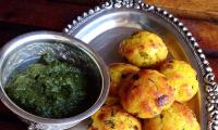 Recipe: How to make Aloo Pohe Vade