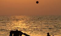 Summer pics: An evening at Juhu beach