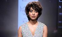 Lakme Fashion Week: Shine on Sayani! 