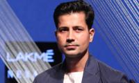 So cool! Sumeet Vyas promotes khadi