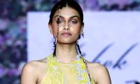 See! This beauty queen's ramp walk is so, so HOT