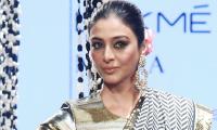 Must-see! Tabu scorches the ramp in a lehenga