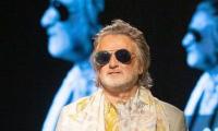 Wow! Is that Rohit Bal modelling on the ramp?