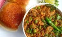 Recipe: Mayur's Meatless Soya Kheema-Pav