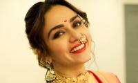 Amruta, Rinku In Their Traditional Best