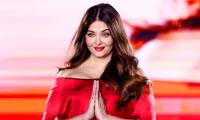 Glorious Aishwarya Woos Paris