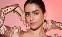 Sanya, Tamannaah Try This New Fashion Trick