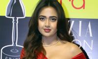 Tejasswi, Pashmina Paint The Town Red