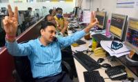 Telco, auto, tech help mkts hit fresh lifetime highs