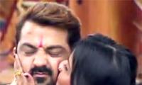 Bigg Boss 10: Was Mona's kiss deliberate?