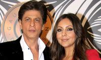 Video: Shah Rukh, Gauri glam up for a party