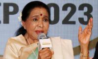 MUST WATCH! Asha Bhosle Sparkles At 90