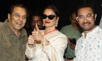 Rekha-Dharmendra Cheer For Aamir's Son