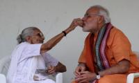 Modi to seek mother's blessings on Sunday