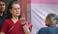 Prez, Sonia, Kejri... biggies who flashed inked finger