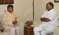 Naidu steps up efforts for 3rd Front, meets leaders