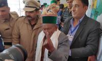 India's first voter Shyam Saran Negi casts his vote