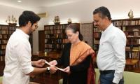 Entire country facing BJP's threat: Sonia to Uddhav