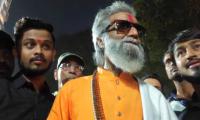 Bal Thackeray lookalike major draw at swearing-in