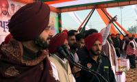 Sidhu woos Punjab women with cash, LPG cylinders