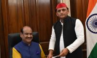 Akhilesh, Azam quit Lok Sabha, to concentrate on UP