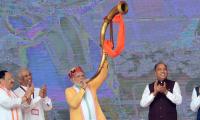 Modi sounds poll bugle in Himachal, literally