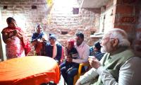 PIX: Modi stops for tea at Ujjwala beneficiary's house