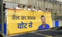 SC to hear on Monday Kejriwal's plea against HC order