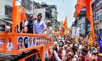 Thackeray Jr. Holds A Roadshow