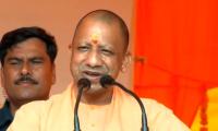 Batenge toh katenge...: Yogi amid B'desh unrest