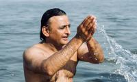 Akhilesh Yadav Takes Holy Dip at Maha Kumbh