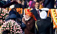 R-Day 2025: Modi sports red and yellow striped safa