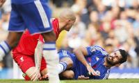 Ref lets off Costa for kicking Skrtel during EPL match