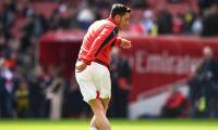 With EPL entering the business end, Ozil wants to play for the fans