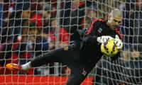 Valdes set to leave Manchester United on loan deal - reports