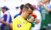 Ireland keeper Given hangs gloves on international career