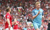 EPL title to be close fight between Manchester clubs