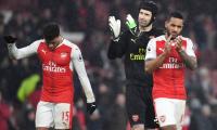 Wenger wants players to focus on themselves during United's visit