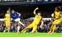 EPL PHOTOS: Everton cruise to victory, Newcastle rout Saints